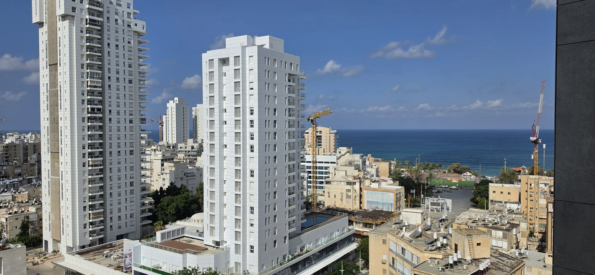 בריזה בכיכר